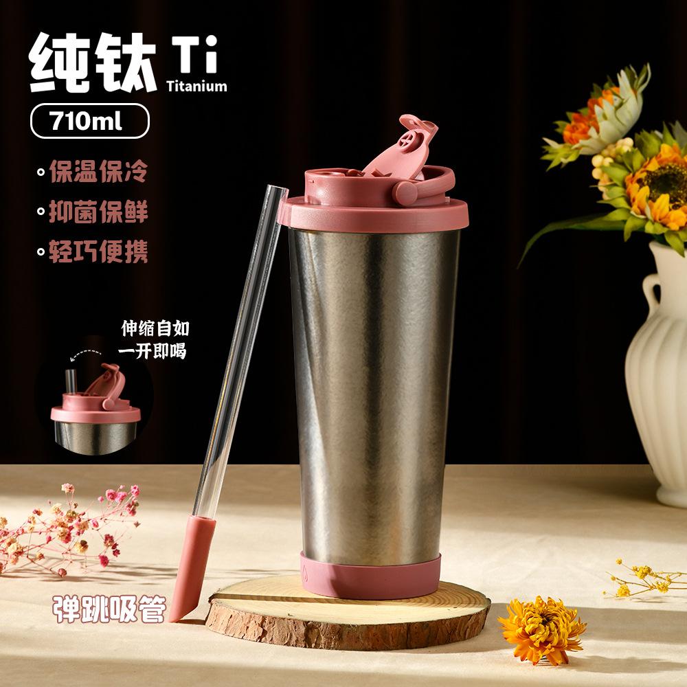 

710 мл Двошарова термокружка з чистого титану Висока цінність Зі straw-чашкою Чоловіча та жіноча портативна чашка для води Титанова чашка 710ml