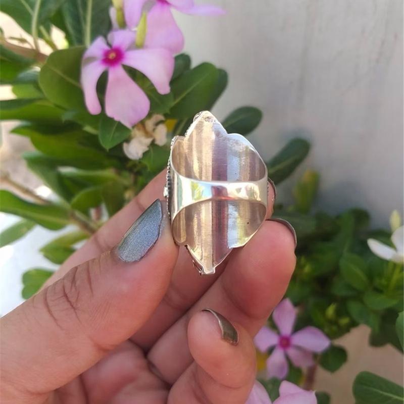 Vintage Women's Ring Bohemian Exaggerated Ring Inlaid Red Cubic Zirconia Antique CopperColor Engraving Classic Ladies Jewelry