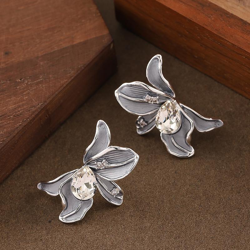 

French elegance temperament small fragrant wind paint drip glaze diamond flower stud earrings temperament fashionable high-end earrings