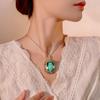 Schmuck Kupferboden Vergoldet Simulation Farbiger Schatz Para Grün Hohl Anhänger Halskette Stein 20 * 28