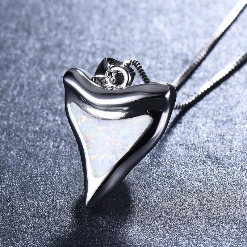 

European and American trinkets triangular opal necklace pendant temperament simple neck chain collarbone chain білий