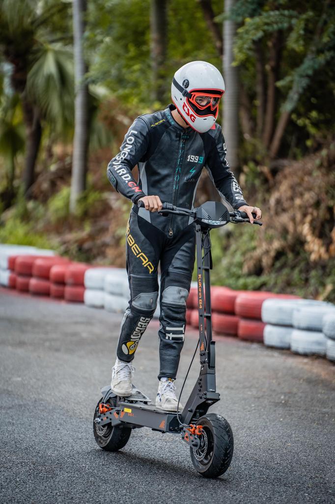 KuKirin G4 Electric Scooter 2000WMotor, 60V 20AH Battery, 70km/h Speed, 75km Range, 11" Off-road Tires, 6-light Safety System E-Scooter