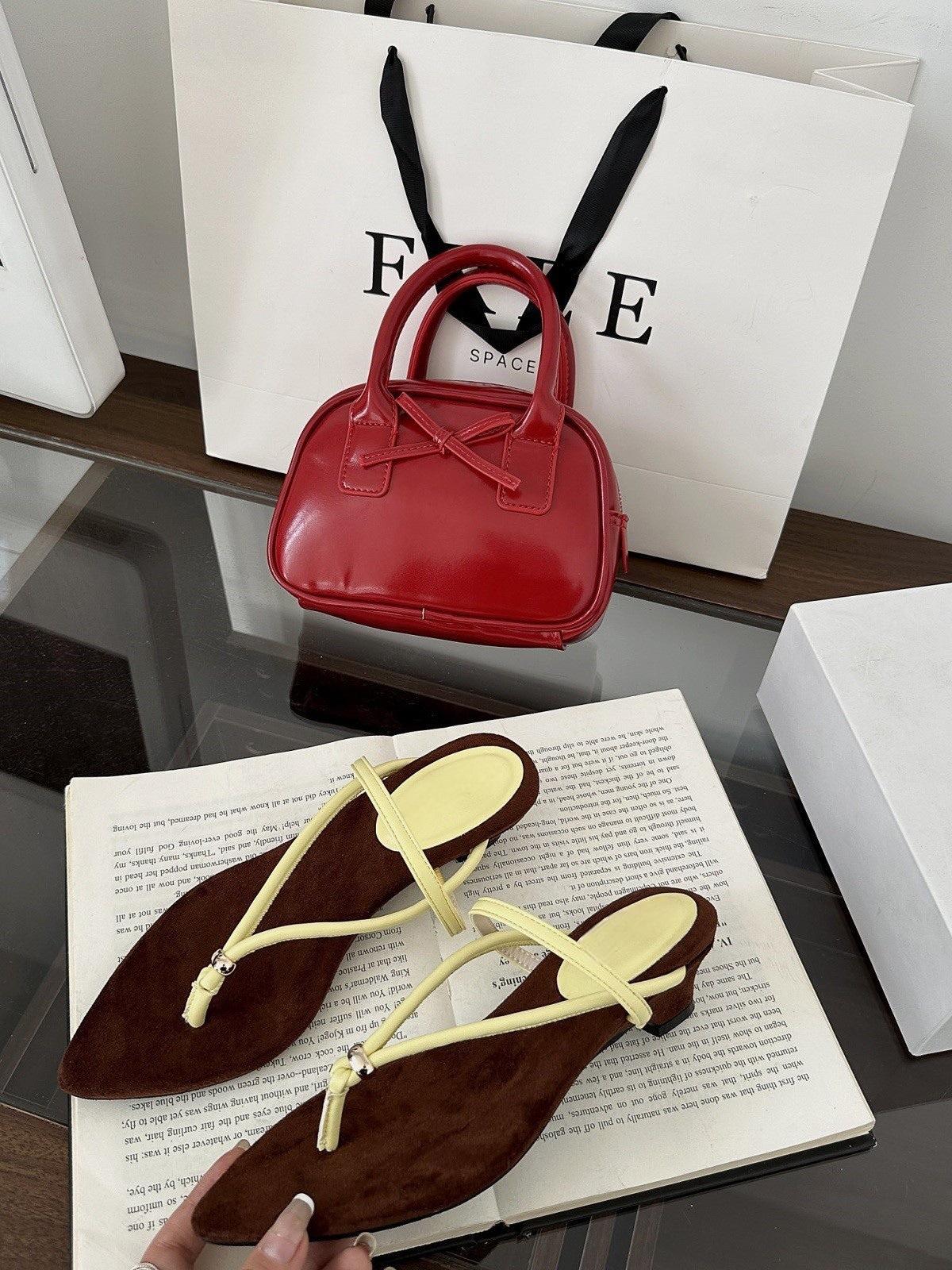 

2025 summer new design pointed foot flip-flops wear thick heel middle heel sandals low heel thin strap women s shoes 40