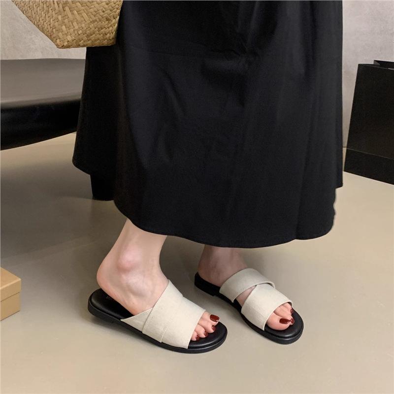 Beautiful flat-bottomed cool slippers women's summer outer wear 2025 new simple casual lazy niche sense one-word drag