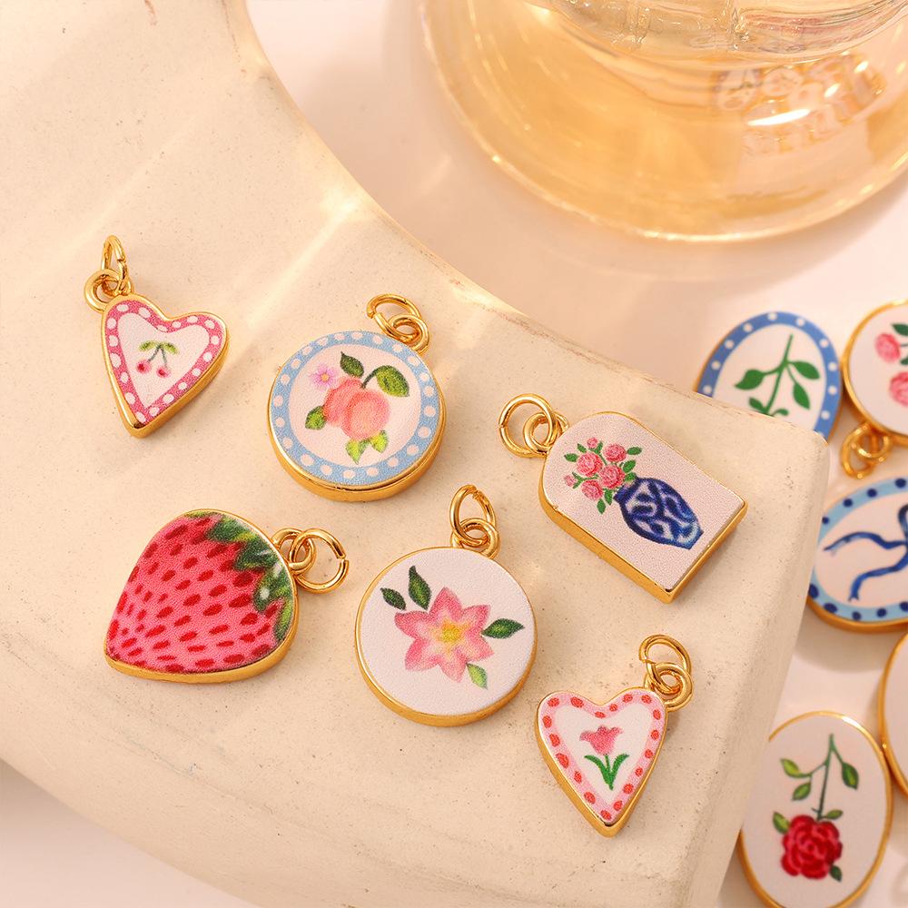 Fashion Enamel Round Brand Pendant Mama Strawberry Love Shape Exquisite Small Pendant