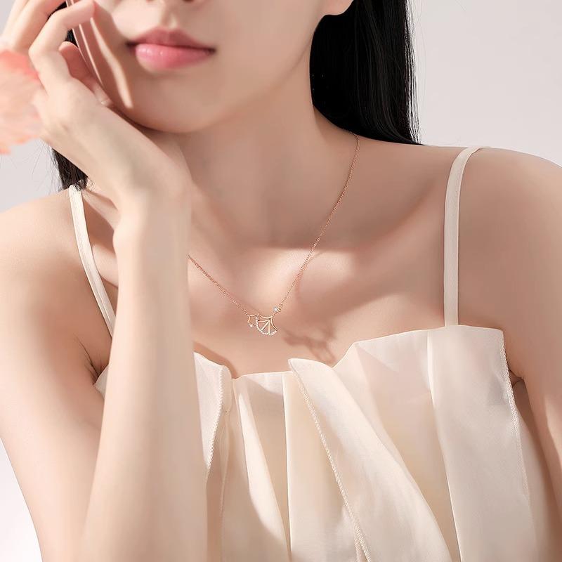 Aprikosenblatt-Halskette für Damen, leichte Luxus-Nische, Sansheng, Glücksblatt, Schlüsselbeinkette, Edelstahl, Blatt-Halskette