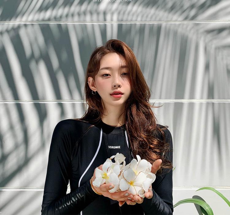 2019 Korean Style Women's Two-Piece Long Sleeve Swimsuit with Sun Protection