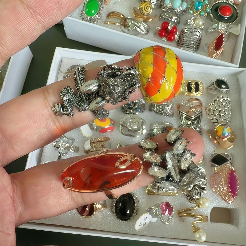10Pcs Retro-style zirconia colored geometric ring for women, an exaggerated ring for the index finger, suitable for party wear.