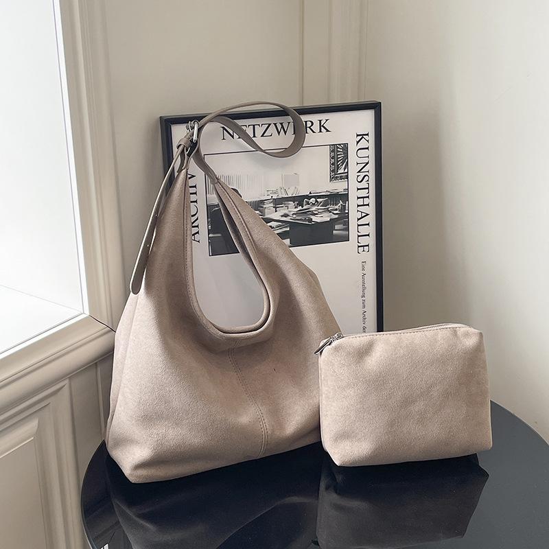 Large-capacity bag women's new autumn and winter casual shoulder armpit bag high-end commuting