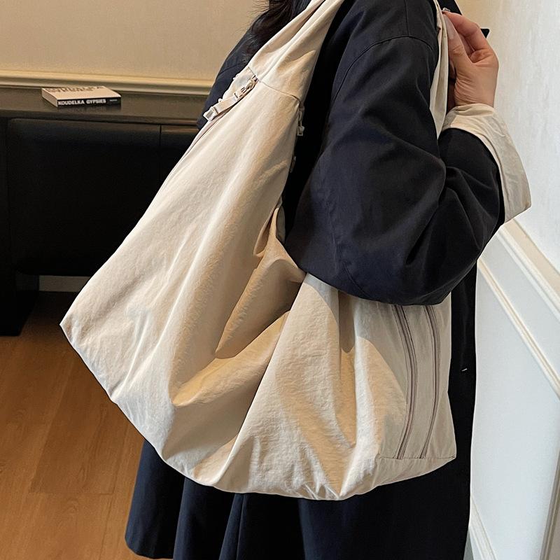 Korean Casual Relaxed Lazy Style Large Capacity Underarm Tote Bag Versatile Solid Color Fashionable Commuter Shoulder Bag