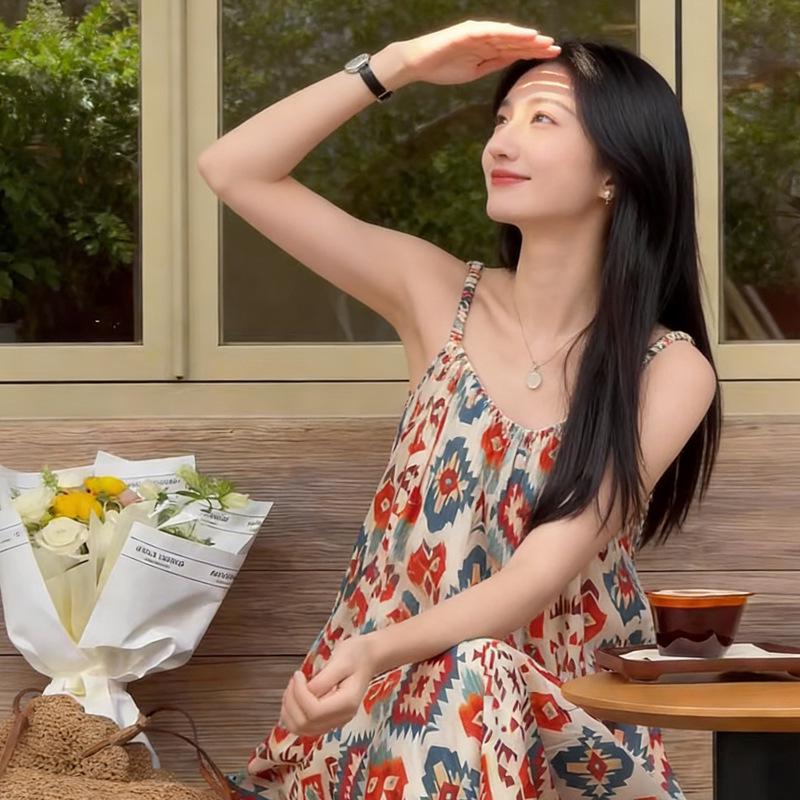 Elegantes französisches Sommerkleid mit Blumenmuster und Spaghettiträgern für Damen