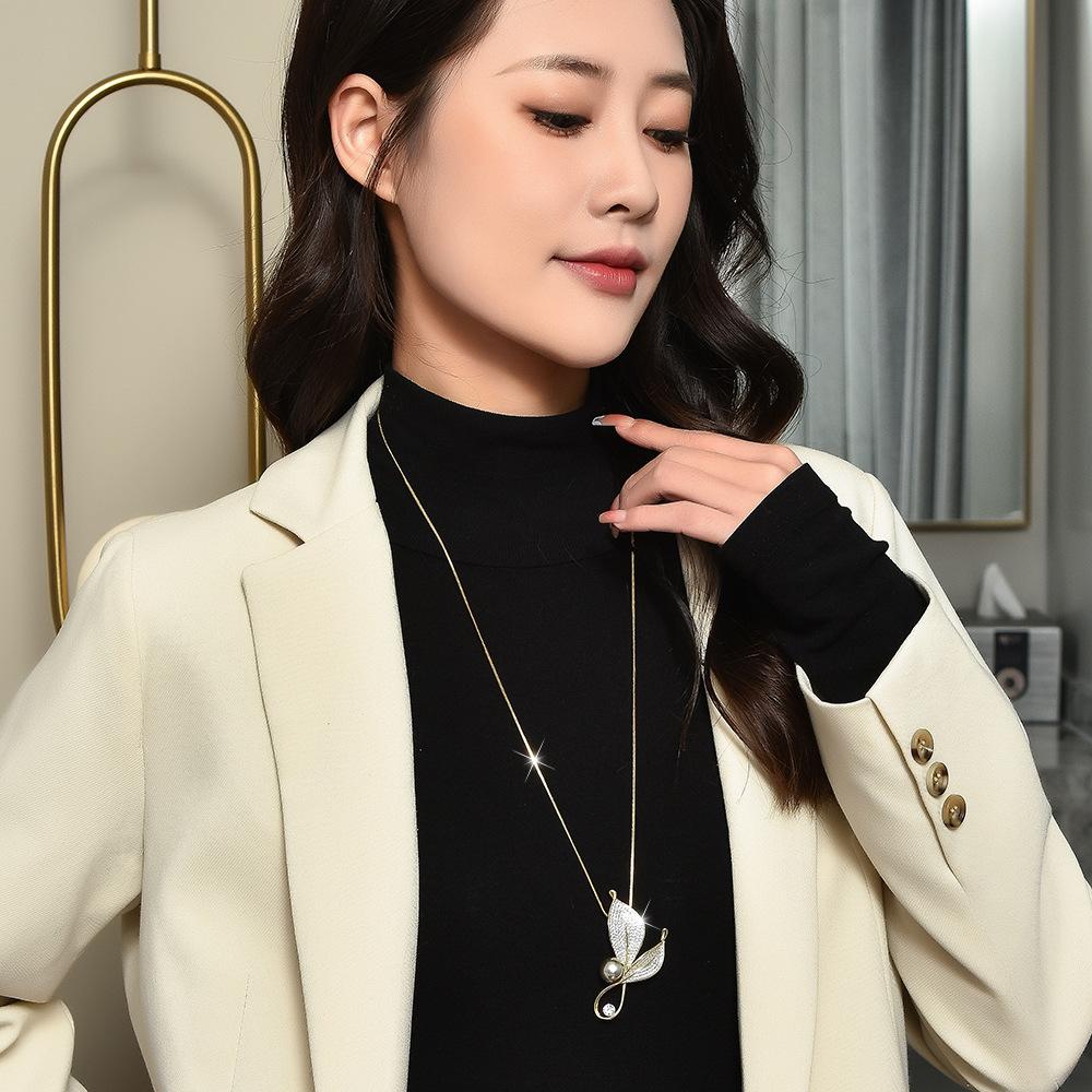 Autumn And Winter High-End Sweater Chain Leaf Pearl Pendant Long Necklace Femininity Fashion Versatile Clothes