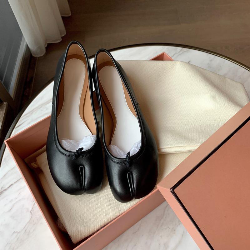 

Leather pig s trotters shoes split-toed shoes women s horseshoe flat-soled beanie shoes one pedal shallow mouth ballet shoes 35