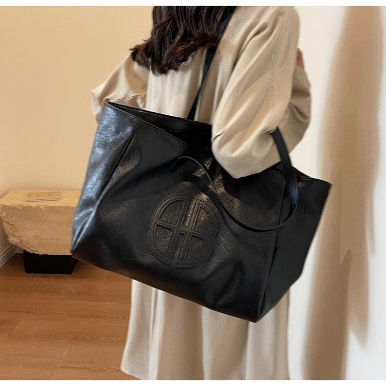 Large Capacity Tote Bag Women's 2023 New Trendy Retro Versatile Shoulder Bag Autumn and Winter Fashion Premium Handbag