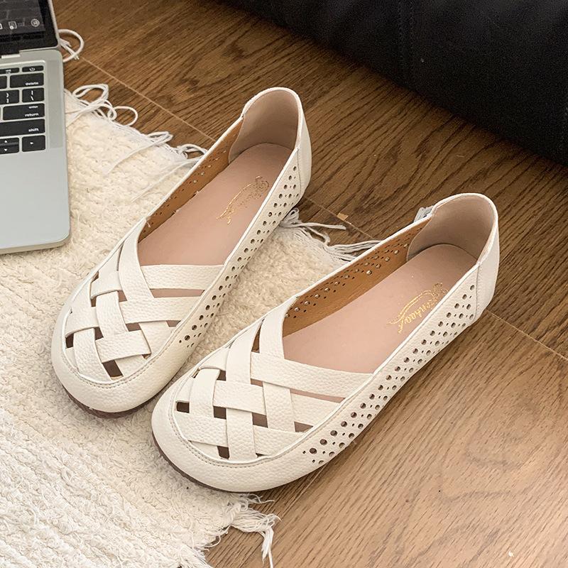 

Mom shoes imitation leather sandals soft sole hollow hole shoes new comfortable middle-aged and elderly women s shoes summer breathable leather shoes 35