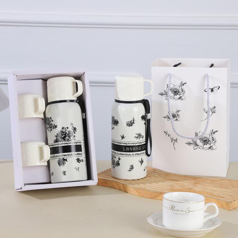 

Love Journey Insulated Tumbler with 3 Lids Set