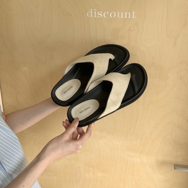 Versatile and Not Tired Feet Flat Bottom Pinch Foot Flip-flops Shoes Women Summer Wear New Retro Matte Leather Cool Slippers