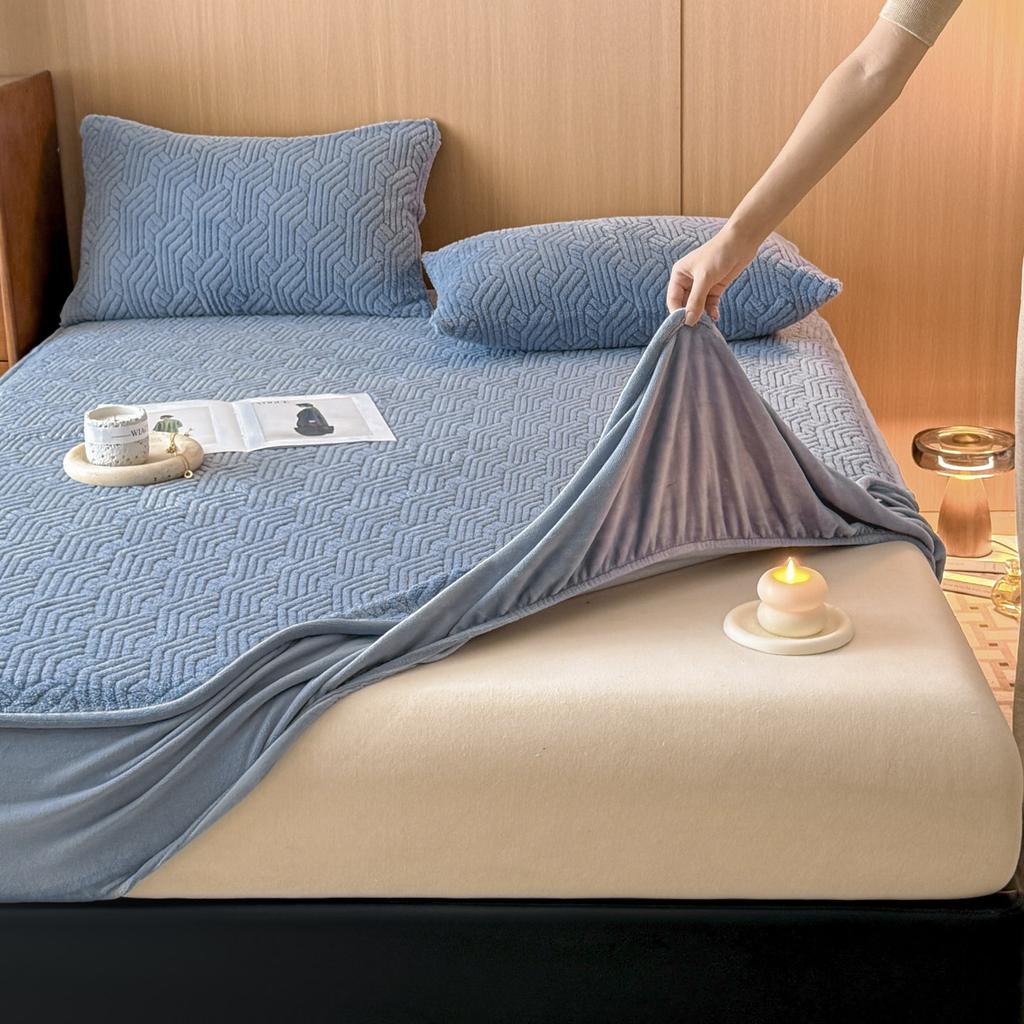 Taffeta Velvet Thickened Fitted Sheet with Pillowcases Winter Warm Plush Mattress Protector Queen Size Mattress Waterproof Cover