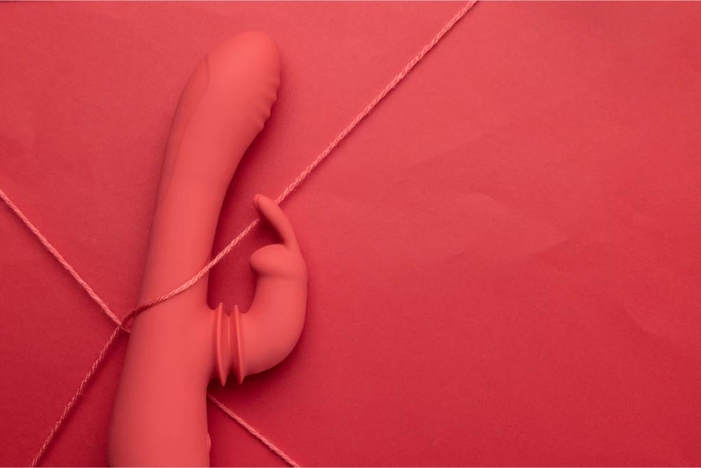 Loveline - Clitoral and G-spot Vibrator - Brighto Red