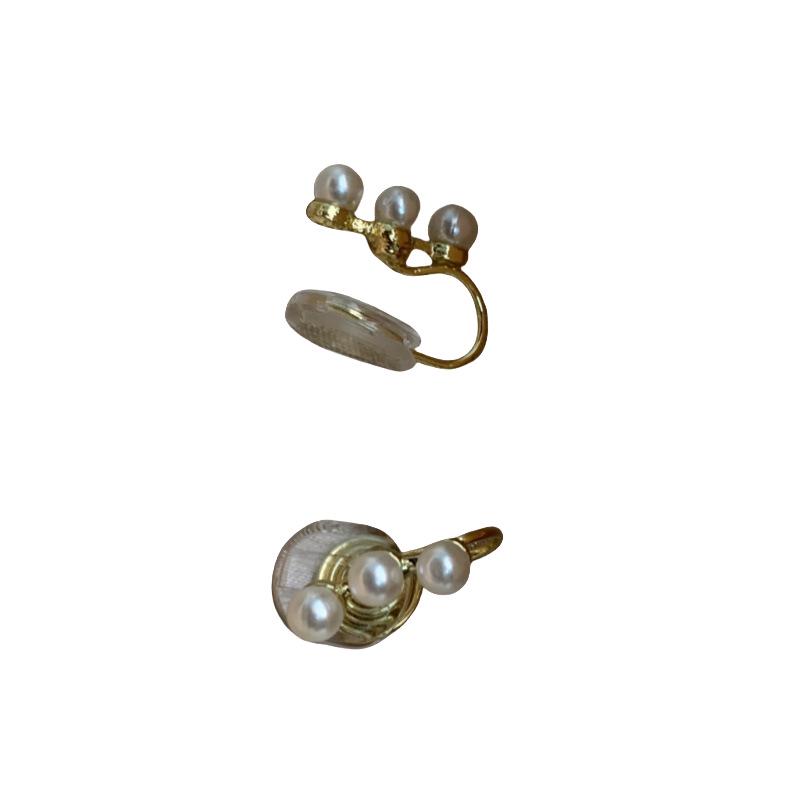 Korean Pearl Ear Clips: Stylish, Versatile, No-Pierce Earrings with Niche Design.