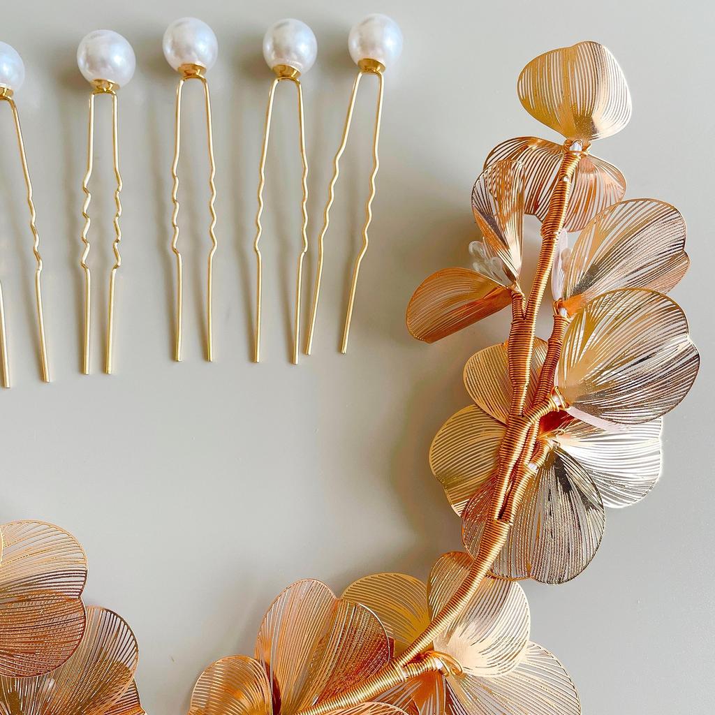 Gold flower head dress with pearl perfect for and other traditional Japanese Perfect for bridal and other formal pin, coming-of-age ceremonies,