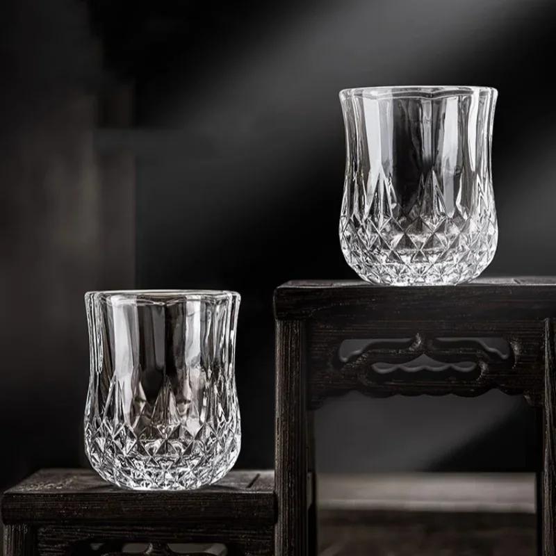 6 ks/sada sklenic na víno, skotskou whisky, bourbon, koktejly, skleněný kelímek s malou kapacitou, reliéfní odolný skleněný kelímek na párty