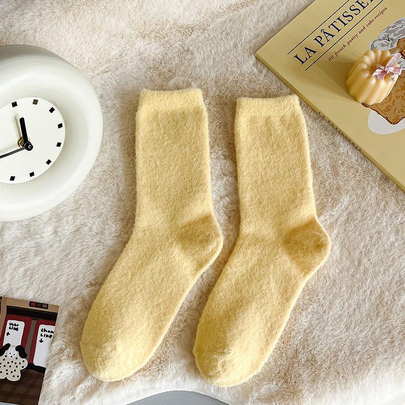 

Женские зимние бархатные носки средней длины: Мягкие, теплые, приятные для кожи носки для зимних ботинок в стиле ретро One Size жёлтый