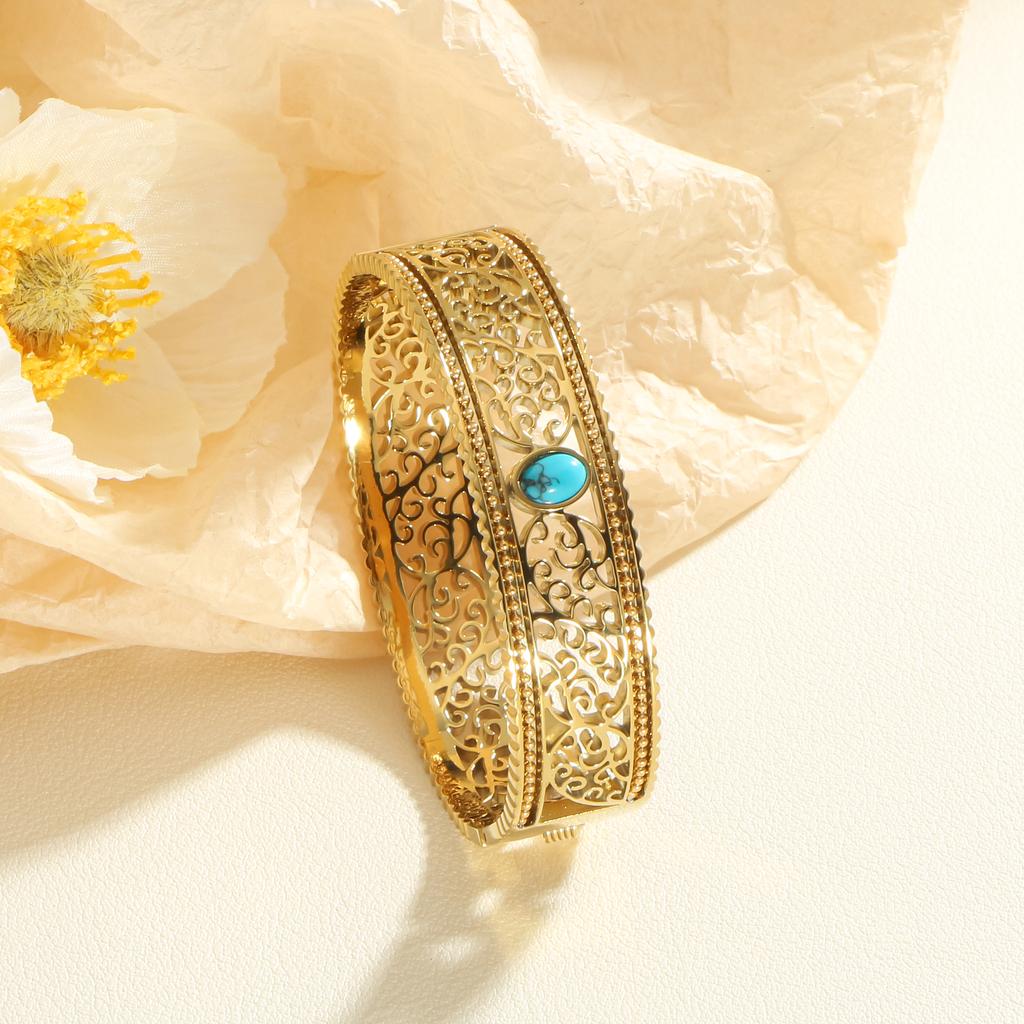 Inlaid turquoise decorative hollow design bracelet Exquisite retro style Ms. fashion bracelet Suitable for daily party wear