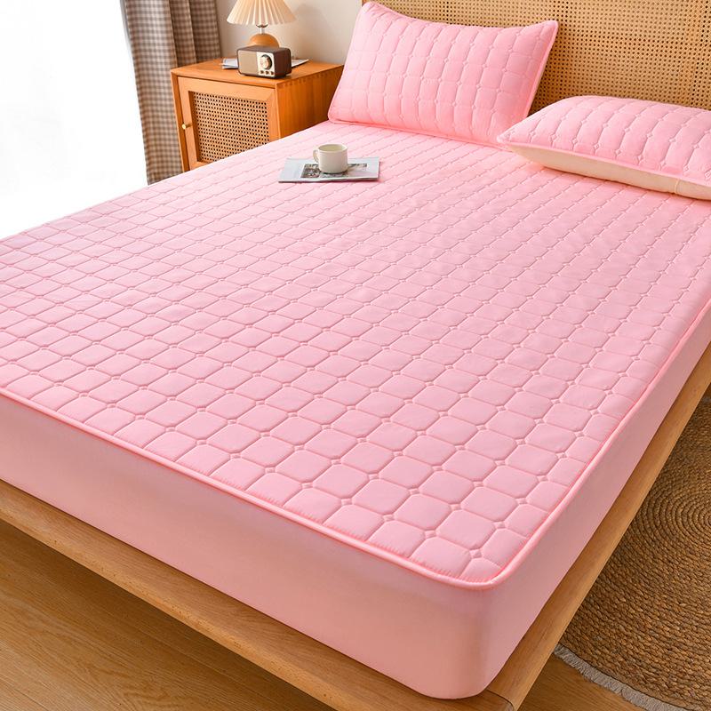 Thickened Brushed Non-Slip Waterproof Quilted Mattress Cover, for Autumn and Winter Warmth and Protection.