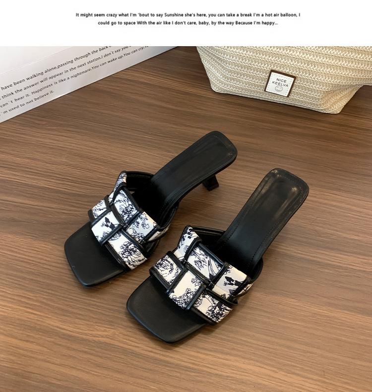 

French temperament sandals women s 2024 summer new fashion Chinese slippers high heels outer wear square head versatile one-word sandals 40 чёрный