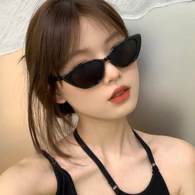 Retro Dreieckige Cat Eye Kleine Sonnenbrille Damen High-End Sense Schwarz Kleiner Rahmen Sonnenschutzform Foto-Sonnenbrille