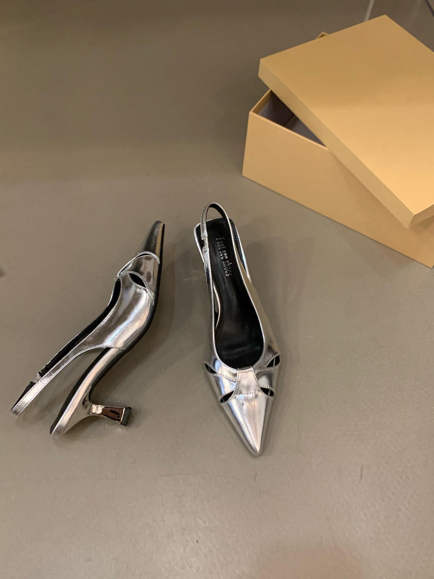 

Французский темперамент светская львица черные туфли на высоком каблуке с сумкой сандалии с головкой женская обувь 2025 новая летняя остроносая серебристая обувь 40