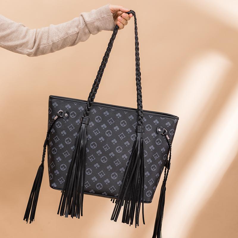 

Handheld women s bag, new model, printed tote bag, large capacity fringed shoulder bag, retro woven commuter bag.