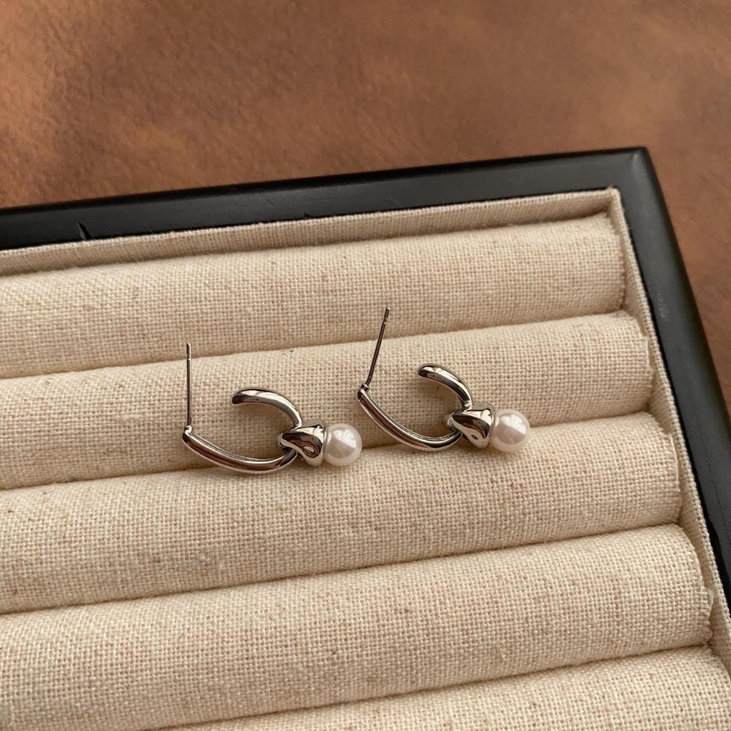 Elegant Minimalist Pearl U-Shaped Metal Dangle Earrings: Versatile, Exquisite, and Light Luxury
