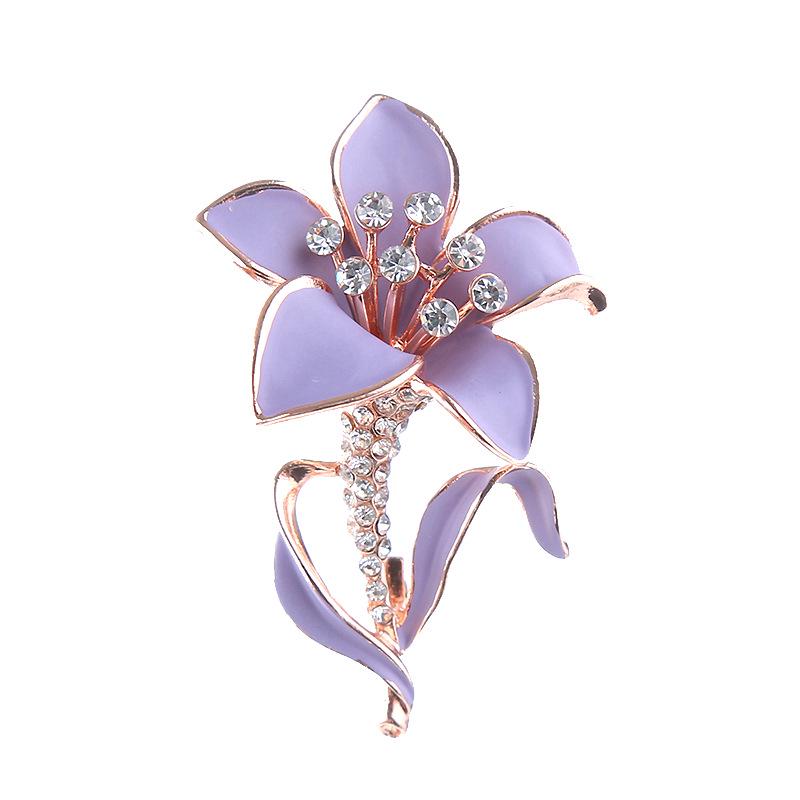 Retro Floral Brooch: Versatile, Elegant Accessory for Women’s Clothing
