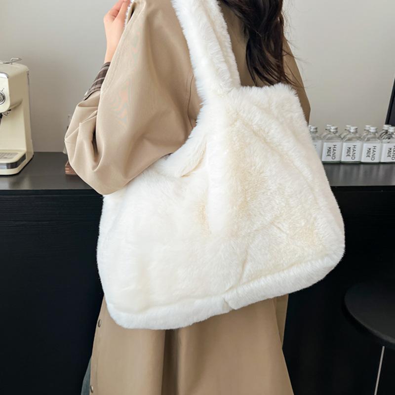 Winter Cute Plush Bag Women 2025 New Fashion Versatile Handbag Shoulder Bag Large Capacity Commuter Tote Bag