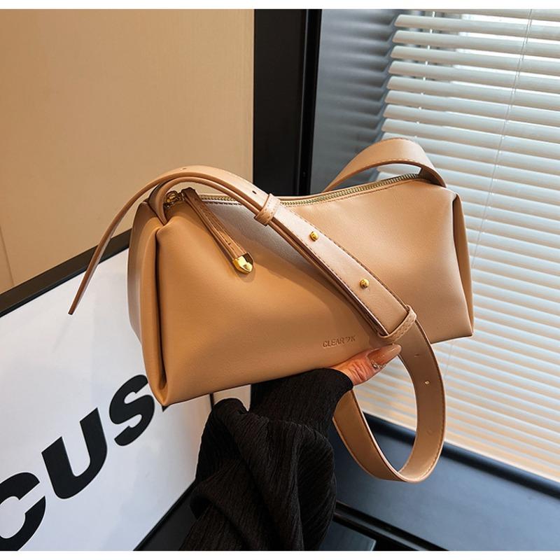 Spring new trendy fashion messenger bag underarm bag versatile simple retro shoulder pillow bag