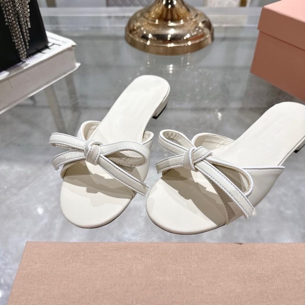 Fashion Haute Couture 2025 Summer New Leather Bow Square Heel One-Line Slippers Versatile Low-Heeled Open-Toe Sandals Beach Shoes