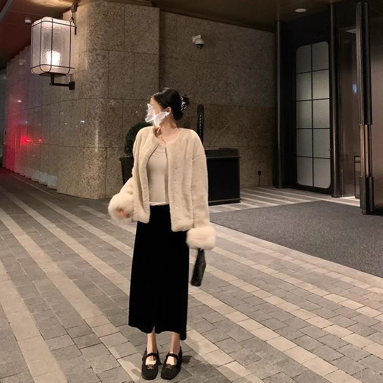 Su Yinyin same Christmas dinner~ velvet Arc de Triomphe gold buckle thick heel Mary Jane fluffy shoes women's single shoes