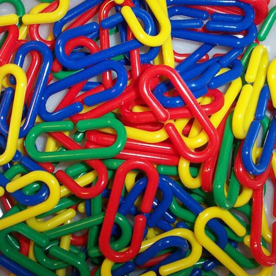 100/400Pcs Plastic Parrot Parakeet Bird Non-toxic C-clips Hooks Chain Chew Toys