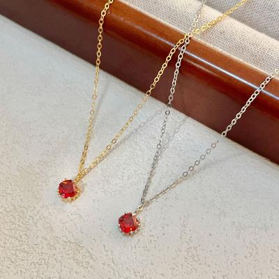 New Simple and Versatile Pomegranate Pendant Necklace for Women's Niche, Retro, Exquisite, High End, Clavicle Chain