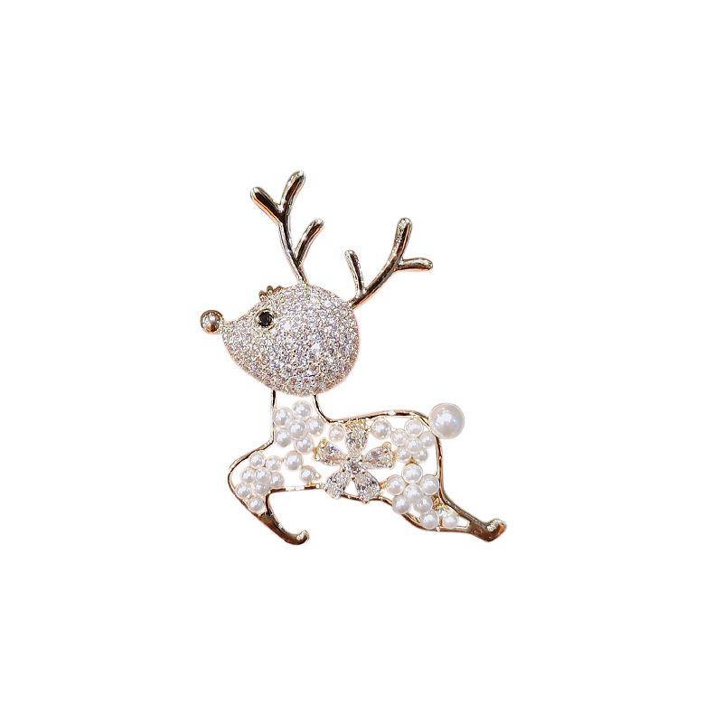 Japanese Cute Reindeer Brooch with Pearl and Rhinestone for Women, Versatile Christmas Pin Decoration
