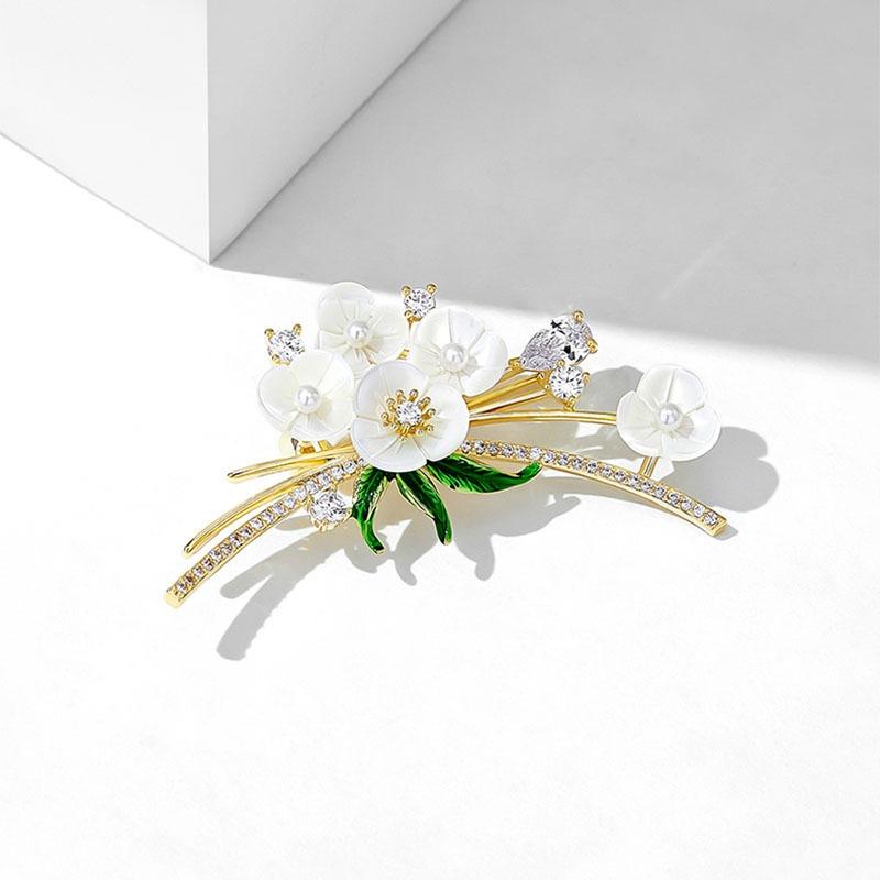 Spilla a Fiore, Fascino Femminile di Alta Gamma, Spilla con Perle, Lusso Leggero, Spilla di Design di Nicchia e di Alta Gamma