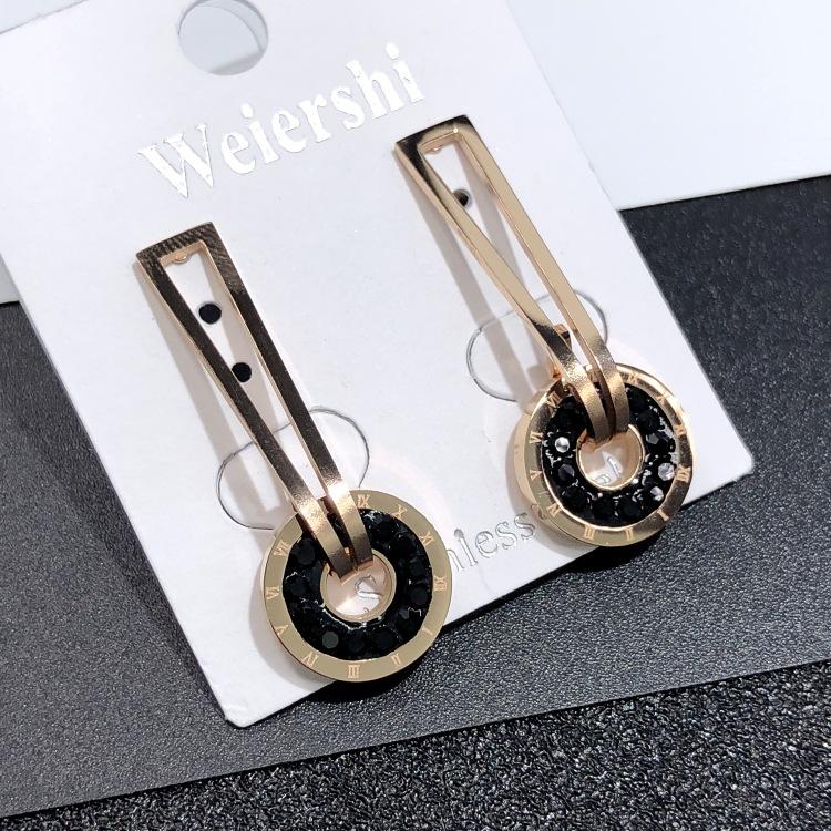 Japanese and Korean 18K Rose Gold Titanium Steel Zircon Stud Earrings, Femininity Simple Four-leaf Clover Black Earrings Internet Celebrity