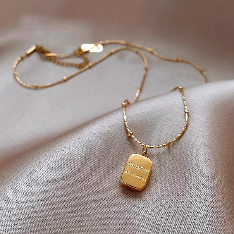 Letter square brand titanium steel necklace women s light luxury high-end sense gold collarbone chain popular fashion accessories