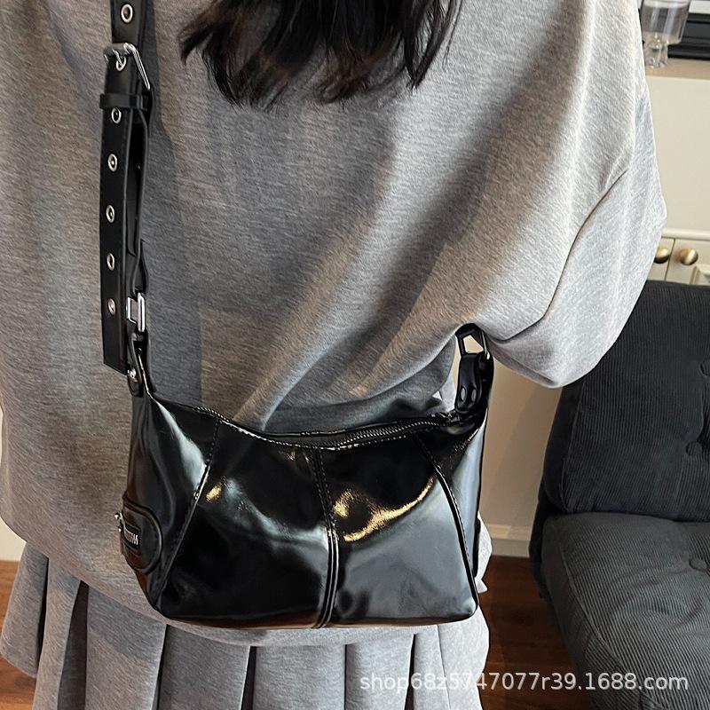 New French Niche Design Single Shoulder Portable Armpit Bag Sweet Cool Retro High-end Messenger Commuter Bag