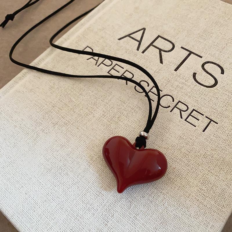 Korean retro acrylic irregular love adjustable necklace long versatile sweater chain necklace women