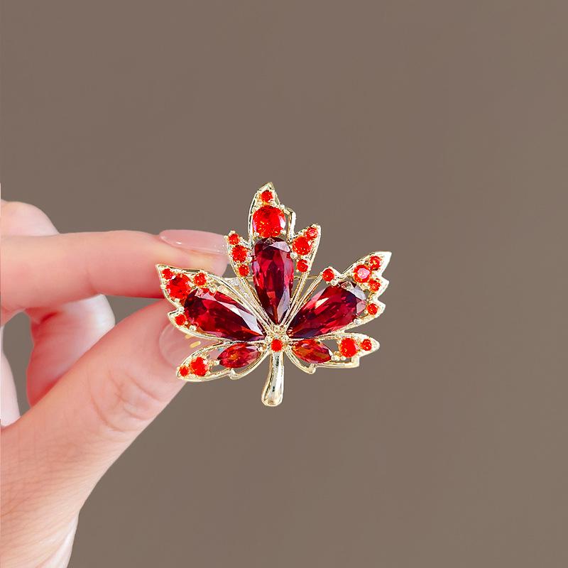 Elegant Pearl Brooch for Women's Suits - High-End Jewelry Pin