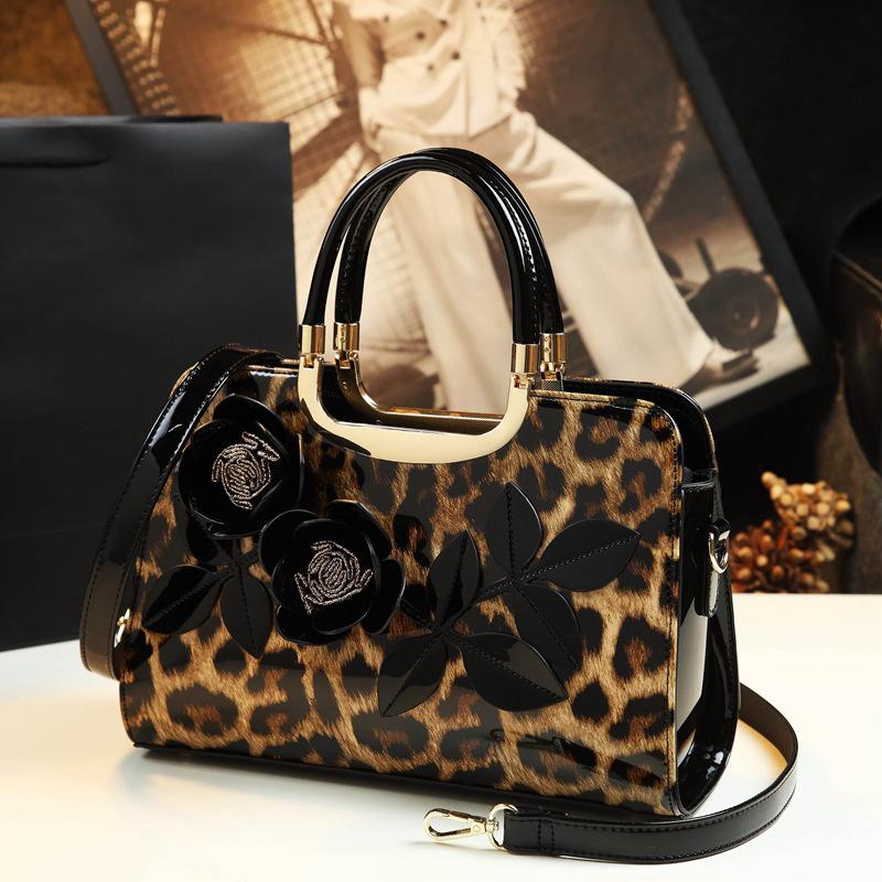 

Нова модна жіноча сумочка з квітами