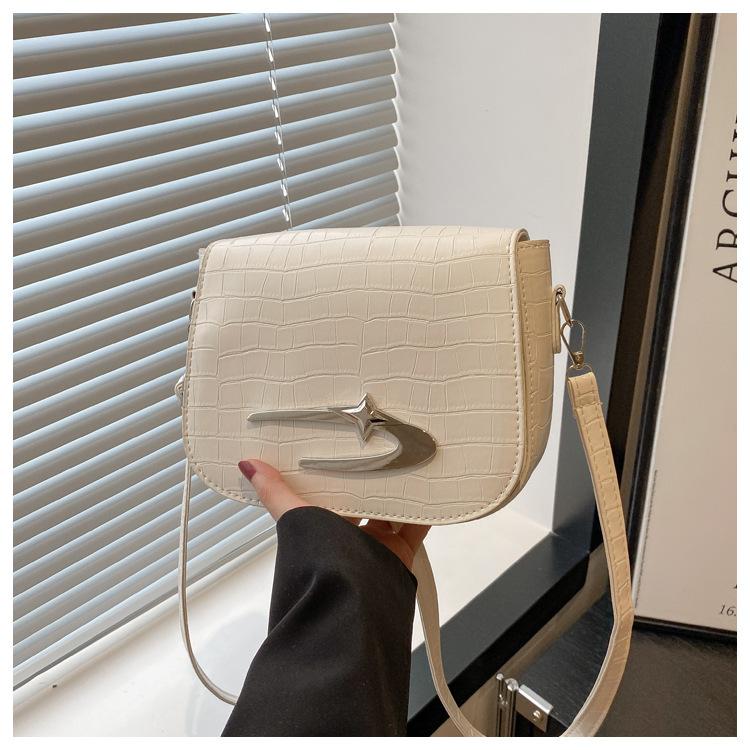 

2025 new casual aesthetic trend personalized saddle bag spring and summer new cute girlish shoulder messenger bag білий